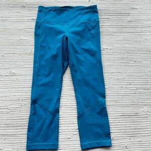 Lululemon Turquoise Mesh Panel Crop Leggings Size 6 Like New